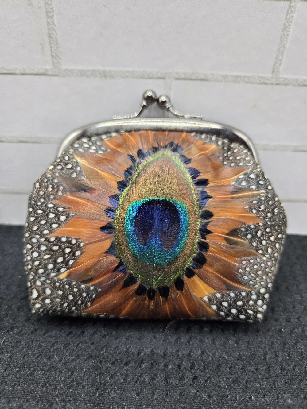1383. Vintage Peacock Feather Coin Purse - Picture 1 of 5